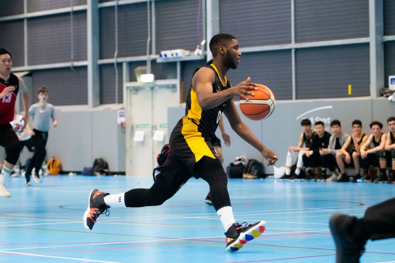 场后多次被 场后多次被